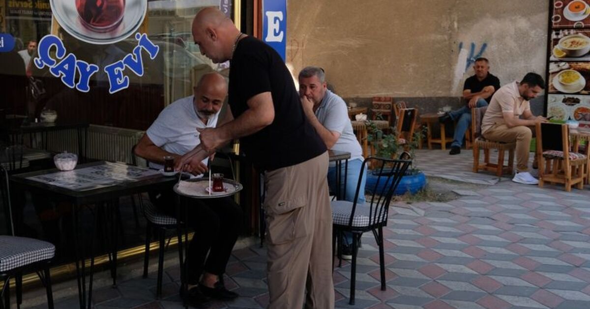 Bu çayevinde siyaset ve küfürlü konuşmak yasak