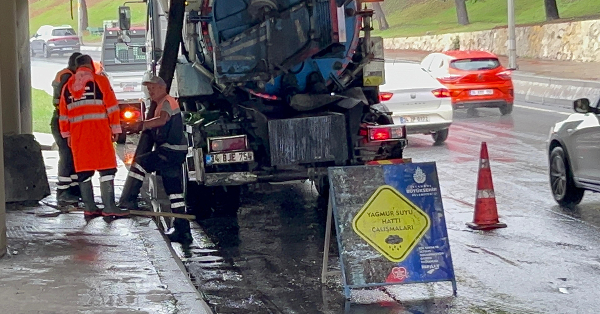 İstanbul’da yağış: Sabıkalı alt geçidi bu kez de su bastı