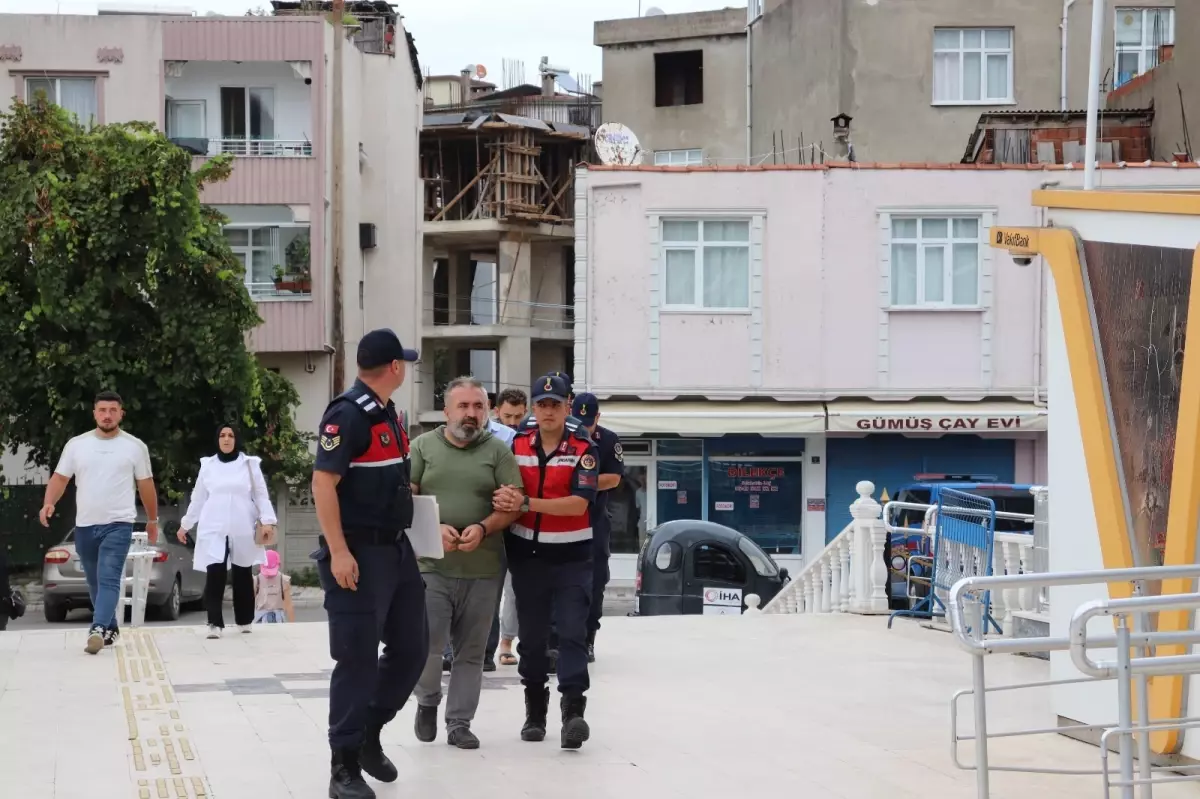 Polis Memuruna Sandalye ile Saldırı