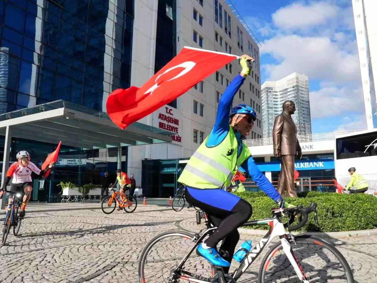 Ataşehir’de ‘Atamızın Yolundayız’ Bisiklet Turu Düzenlendi