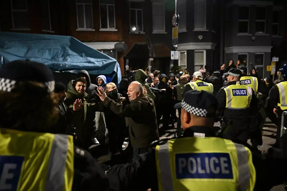 Londra’da PKK Yandaşları ile Polis Arasında Çatışma