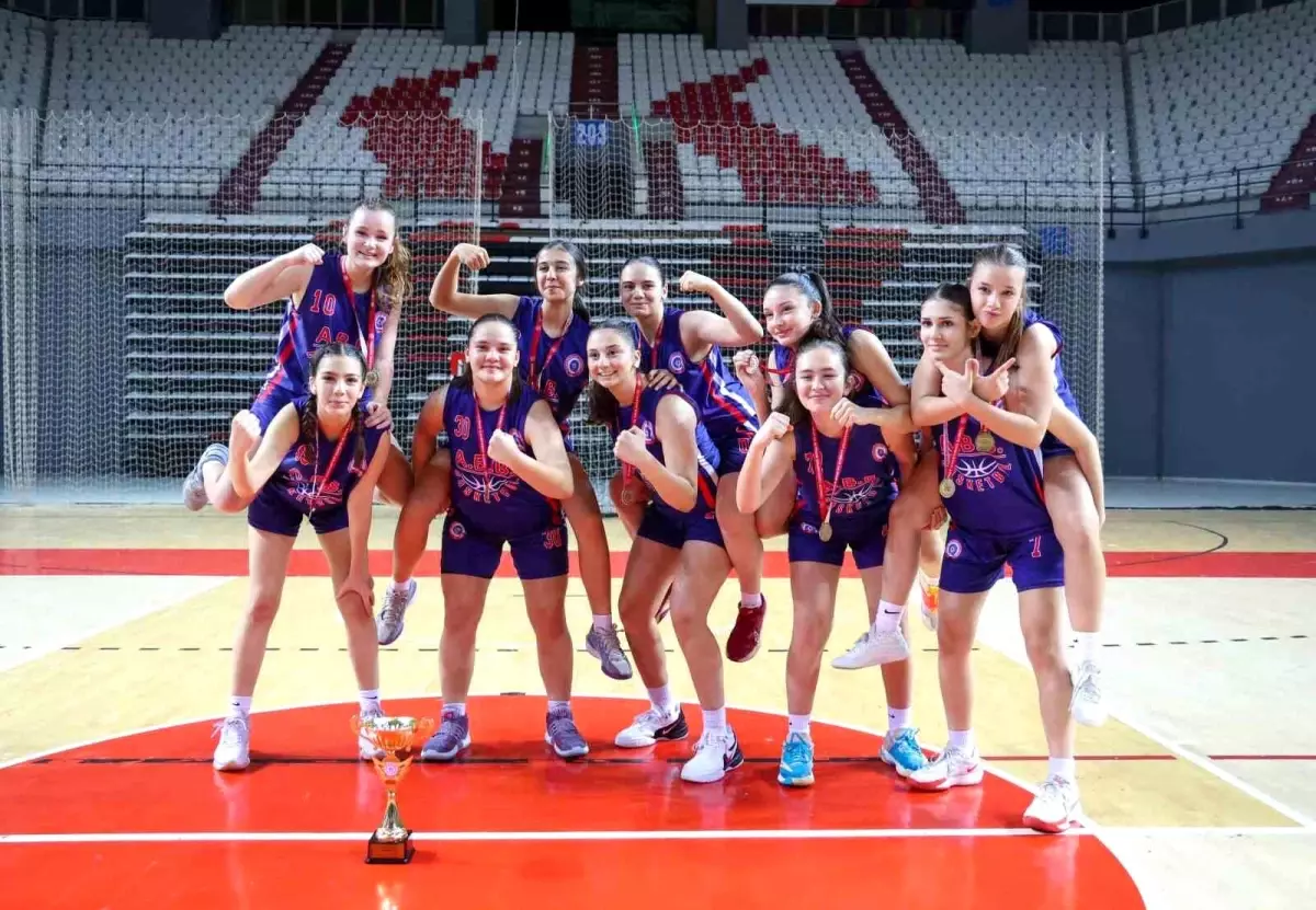 Antalya Büyükşehir Belediyesi Kız Basketbol Takımı Şampiyon Oldu